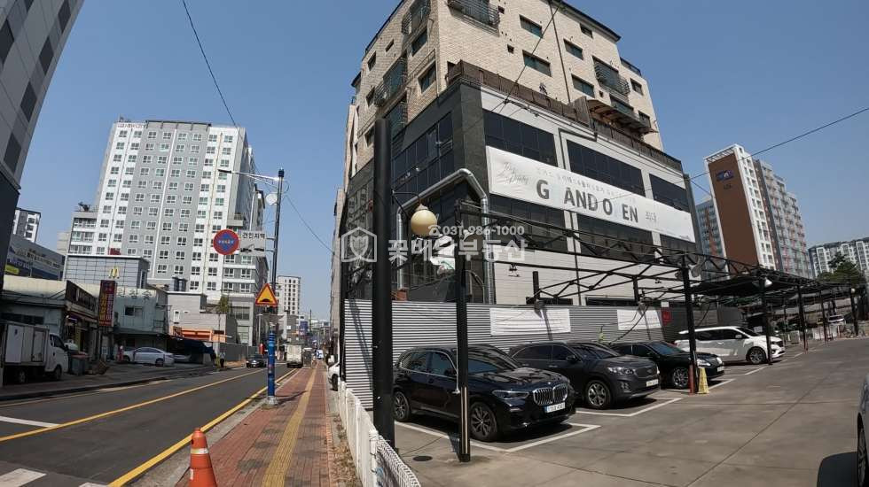 경기 김포시 고촌읍 신곡리 [김포꽃배달부동산] 100평대형상가 3층전체사용 전용85평 체육시설 매매 매물번호 10261 사진 1